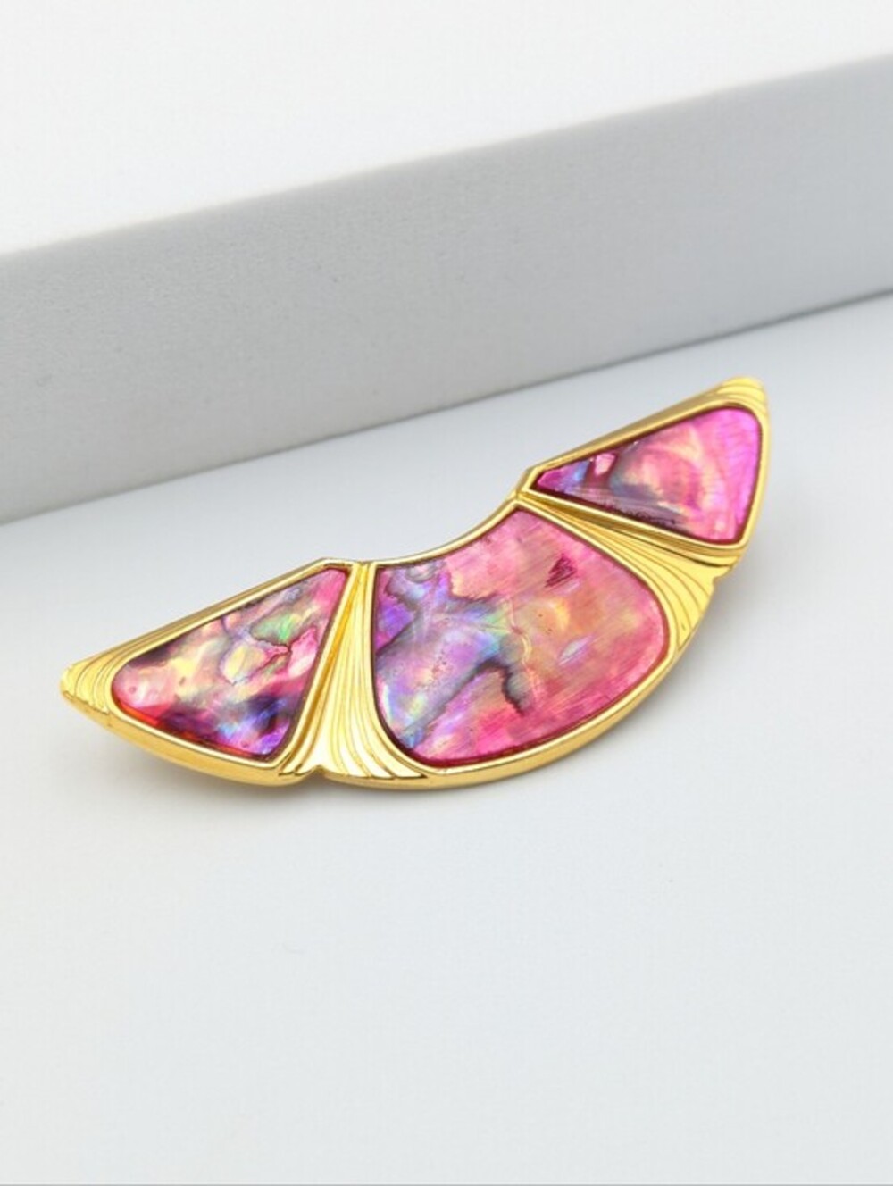 Vintage art deco style gold tone pink abalone shell brooch pin